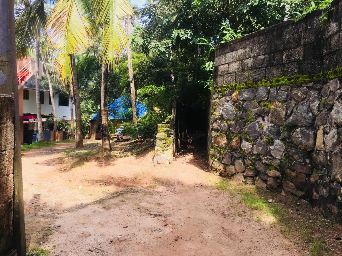 Ganesh House Ayurveda Homestay Kovalam Bagian luar foto