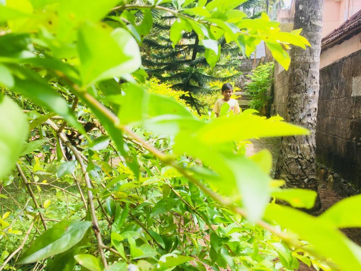 Ganesh House Ayurveda Homestay Kovalam Bagian luar foto