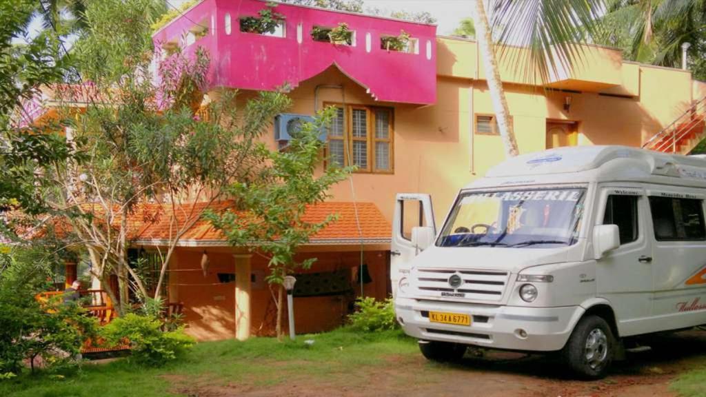 Ganesh House Ayurveda Homestay Kovalam Bagian luar foto